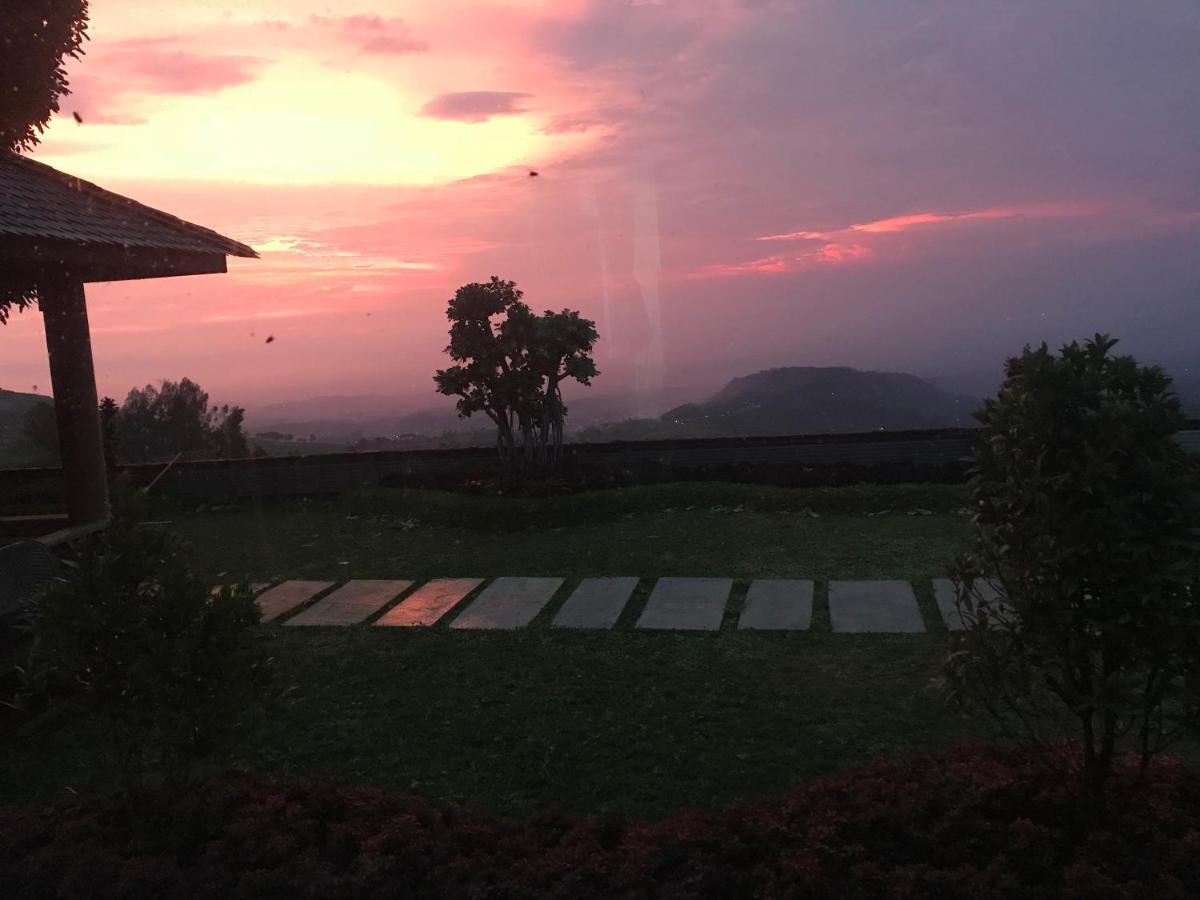 De Villa Cetho Karanganyar  Εξωτερικό φωτογραφία